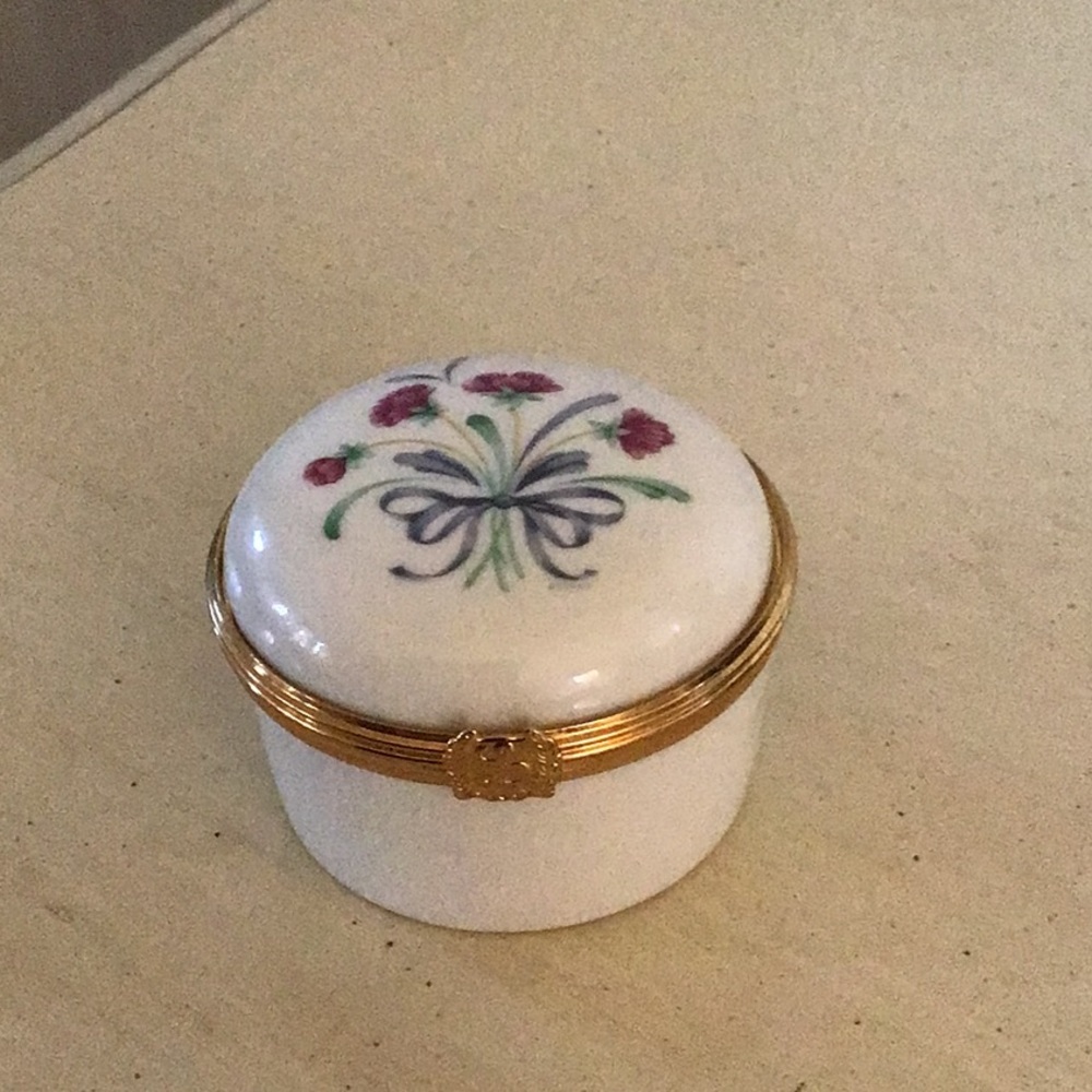 Lenox Poppies on Blue trinket box like new - Picture 3 of 4